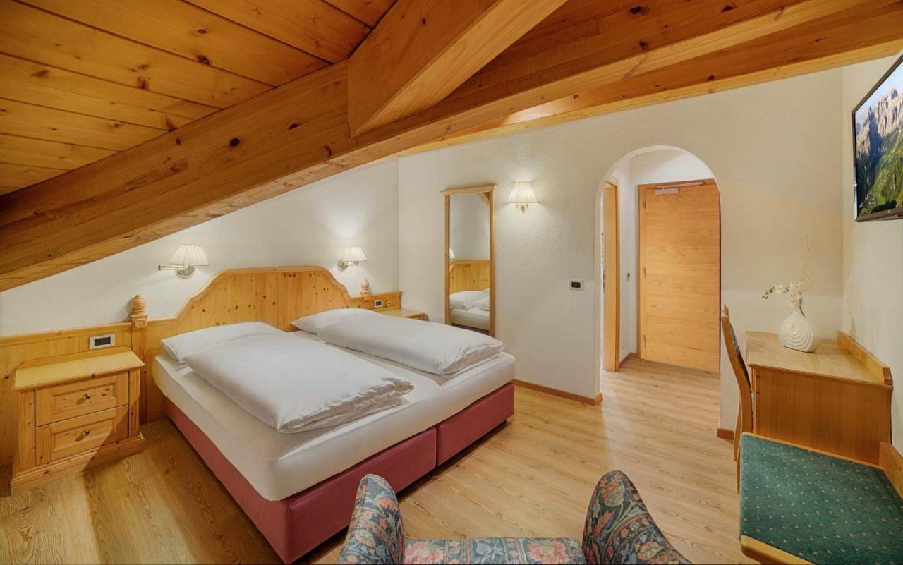 Hotel Villa Eden Corvara In Badia Exterior foto